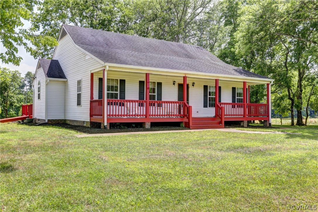 5226 North Warriner Road Richmond, VA 23231 - Photo 4 of 50 a view of a house with backyard and garden