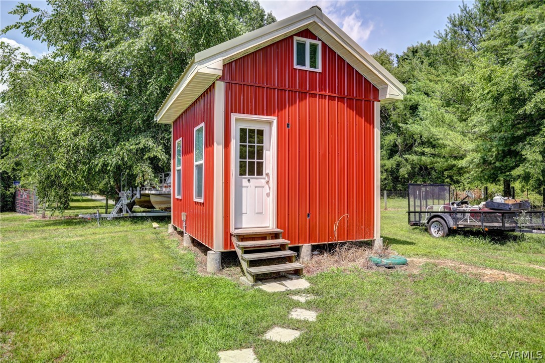 5226 North Warriner Road Richmond, VA 23231 - Photo 42 of 50 a view of backyard with deck