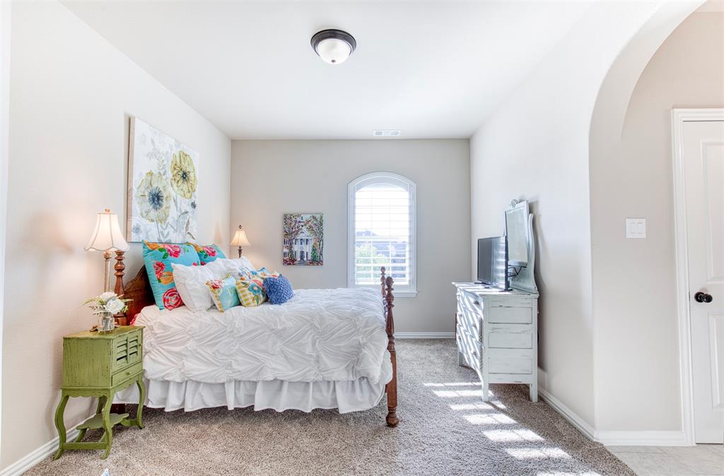 7760 Hackamore Street Frisco, TX 75036 - Photo 26 of 40 Upstairs bedroom with walk-in closet & Jack&Jill bathroom.