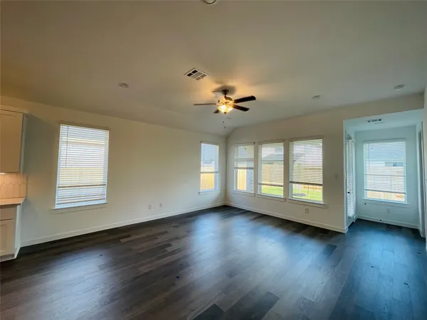 $2,800 | 3309 Woodrose Orchard Drive, Pearland, TX 77581
