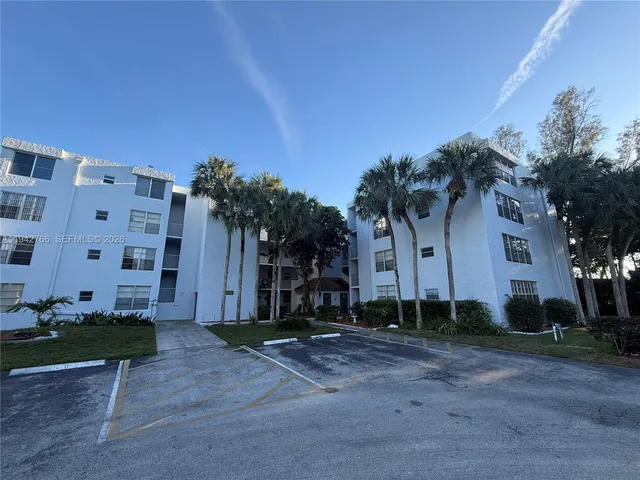 $2,150 | 9470 Live Oak Place, Unit 104, Davie, FL 33324