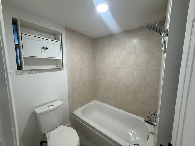 $2,150 | 9470 Live Oak Place, Unit 104, Davie, FL 33324