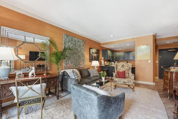$279,000 | 4949 Wornall Road, Unit 109, Kansas City, MO 64112