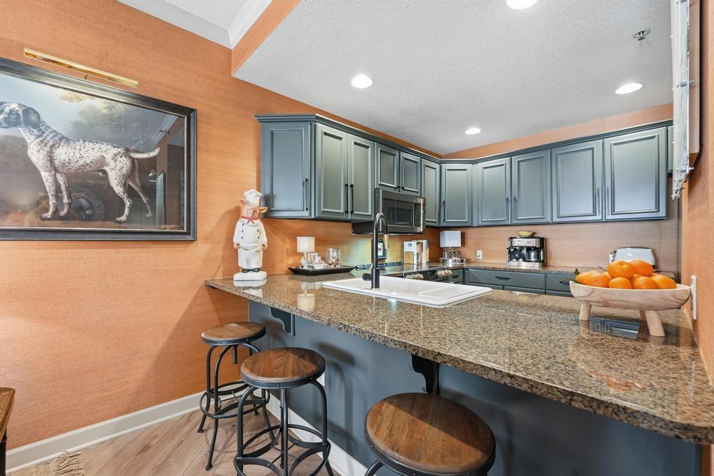 4949 Wornall Road, Unit 109 Kansas City, MO 64112 - Photo 5 of 28