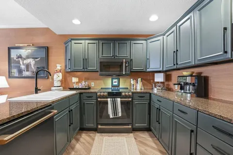 $279,000 | 4949 Wornall Road, Unit 109, Kansas City, MO 64112