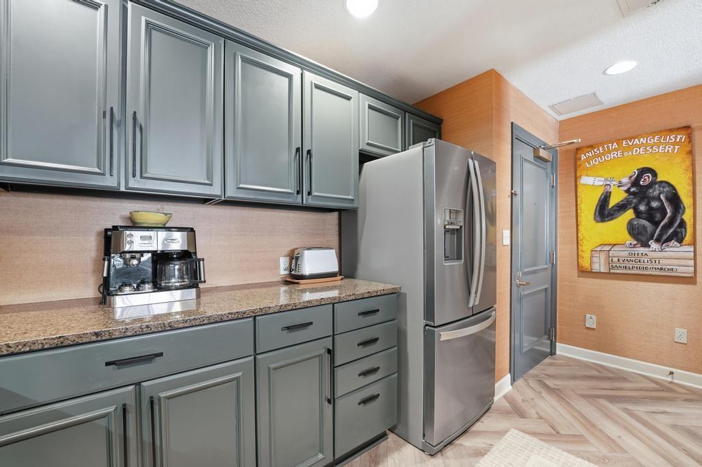 4949 Wornall Road, Unit 109 Kansas City, MO 64112 - Photo 7 of 28