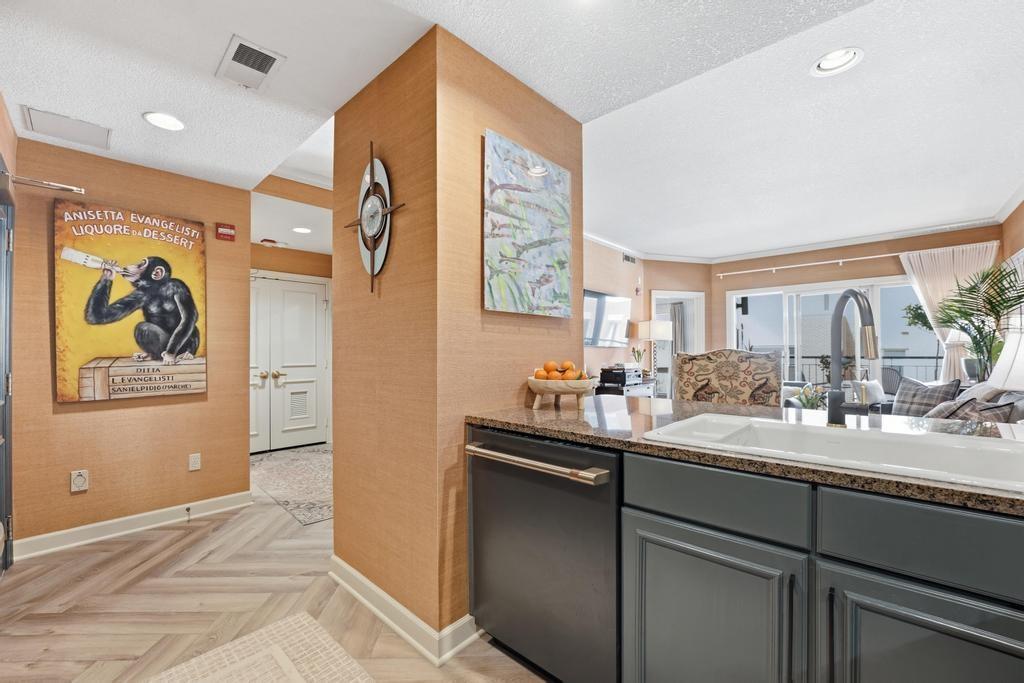 4949 Wornall Road, Unit 109 Kansas City, MO 64112 - Photo 8 of 28