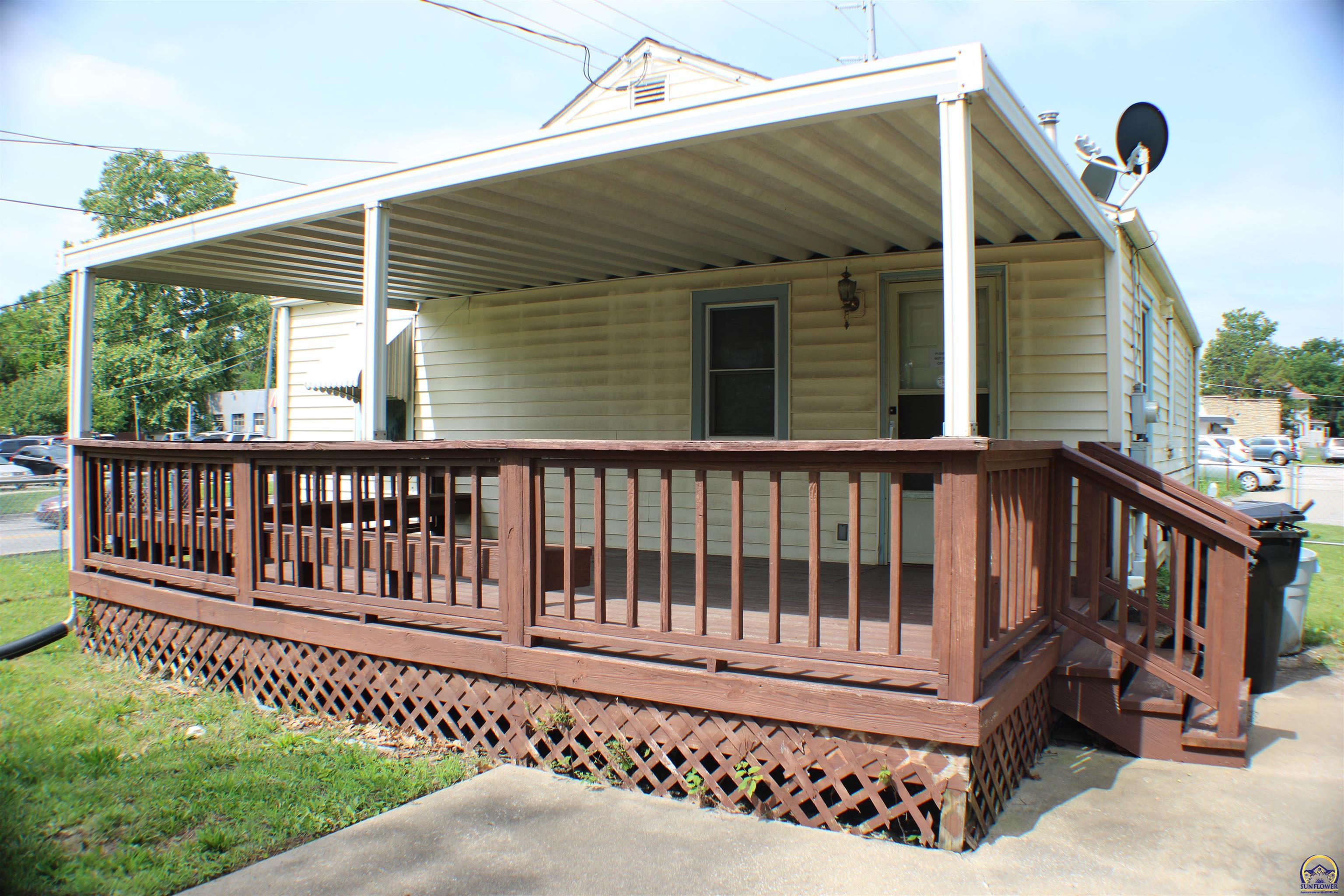 1014 Southeast 21st Street Topeka, KS 66607 - Photo 3 of 25