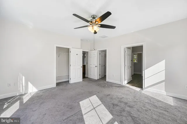 a view of livingroom with ceiling fan