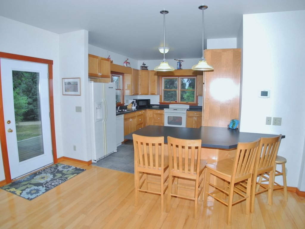 543 South Stony Point Road Suttons Bay, MI 49682 - Photo 12 of 27 1821979-11.JPG
