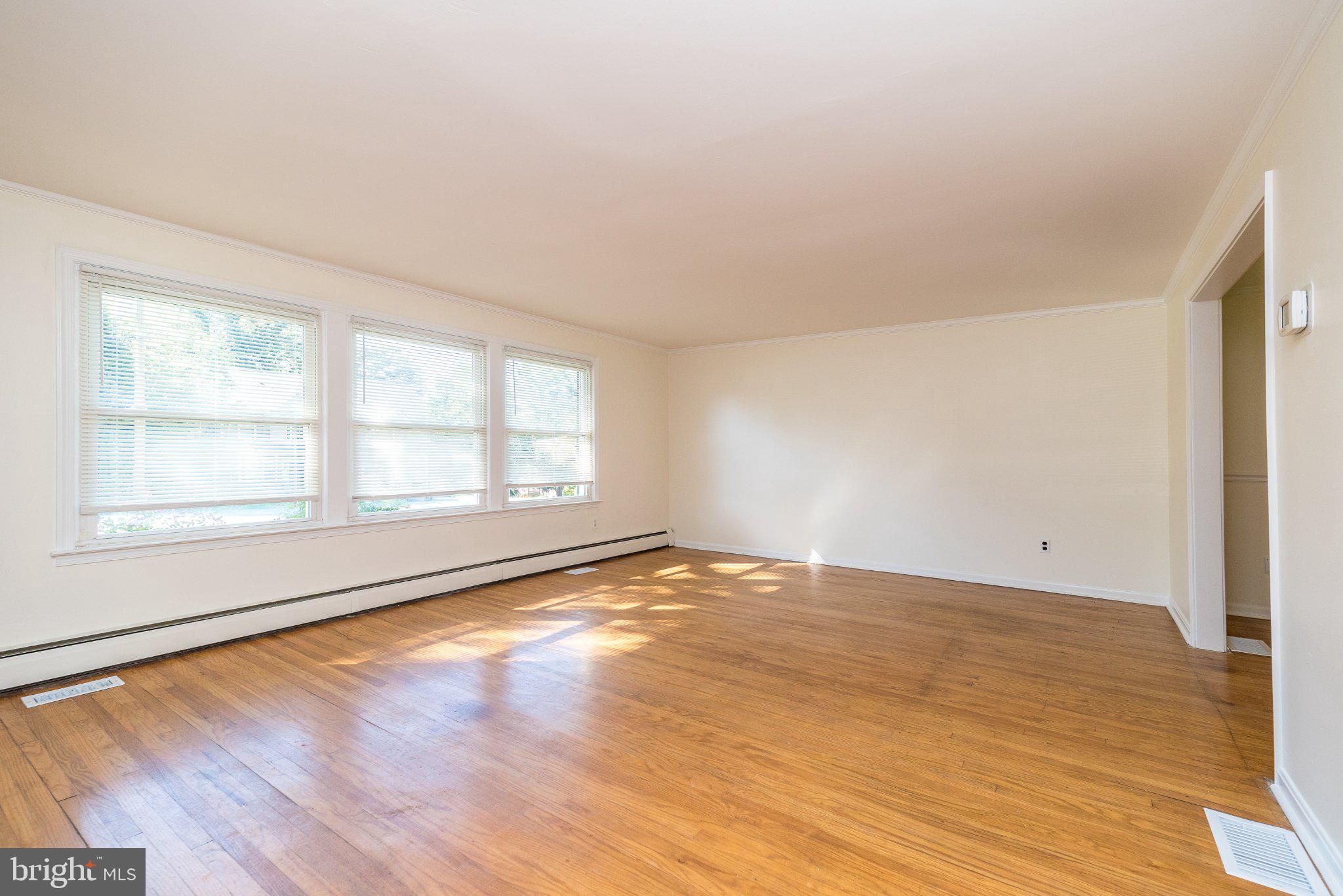 614 Brookhaven Road Wallingford, PA 19086 - Photo 17 of 49 Livingroom