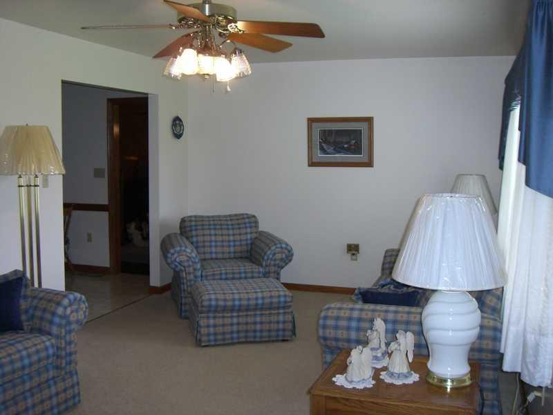 92 South State Line Road Greenville, PA 16125 - Photo 17 of 23 Living Room.