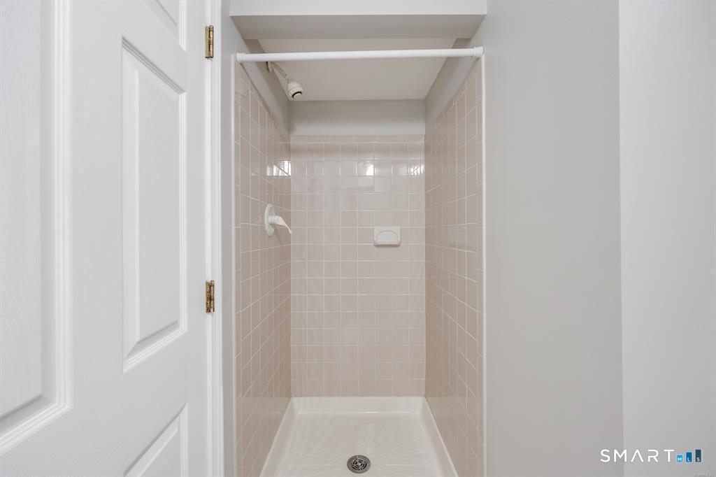 32 Kaynor Drive Waterbury, CT 06708 - Photo 17 of 23