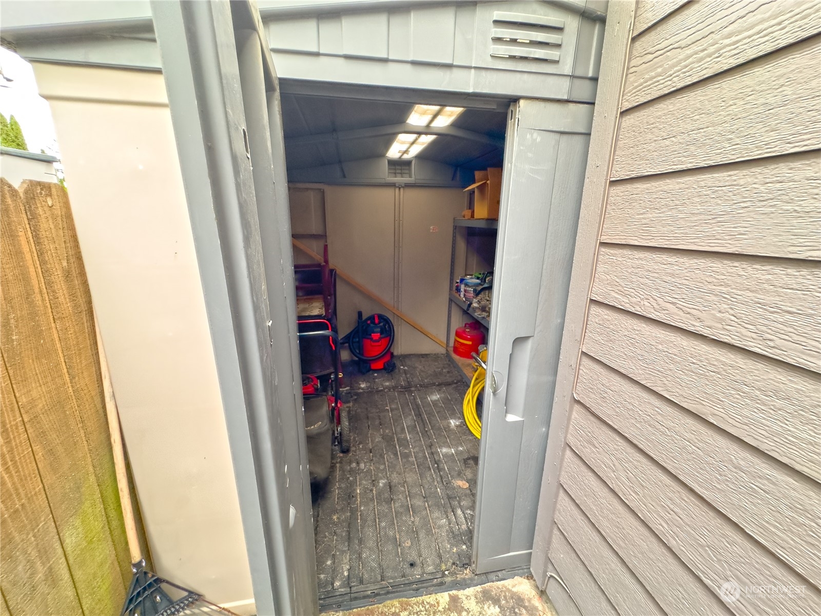 977 Graham Avenue Northeast Renton, WA 98059 - Photo 4 of 10 a view of storage space