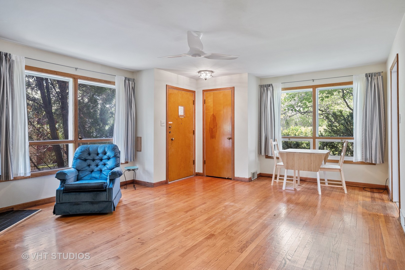 1723 Dundee Road Northbrook, IL 60062 - Photo 3 of 18
