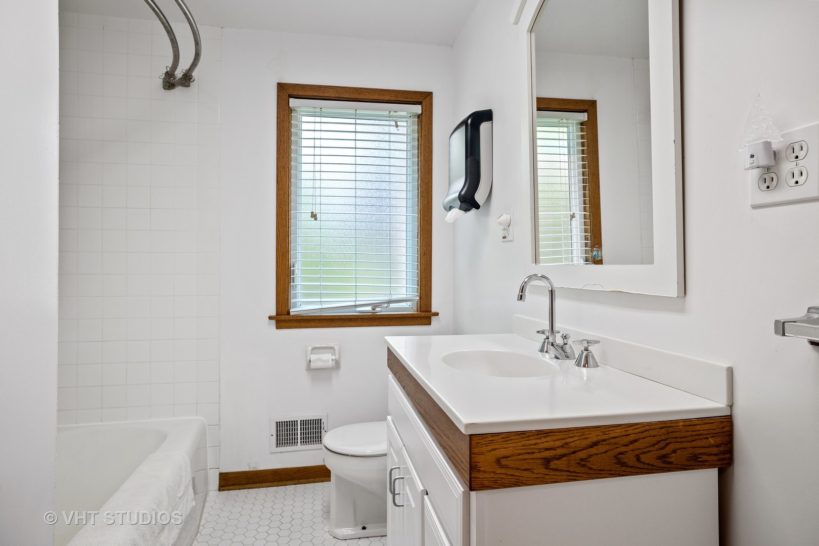 1723 Dundee Road Northbrook, IL 60062 - Photo 10 of 18