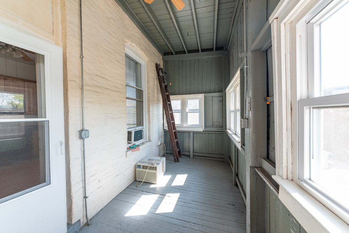 3300 North Racine Avenue, Unit 3 Chicago, IL 60657 - Photo 17 of 17 a view of an entryway with a livingroom