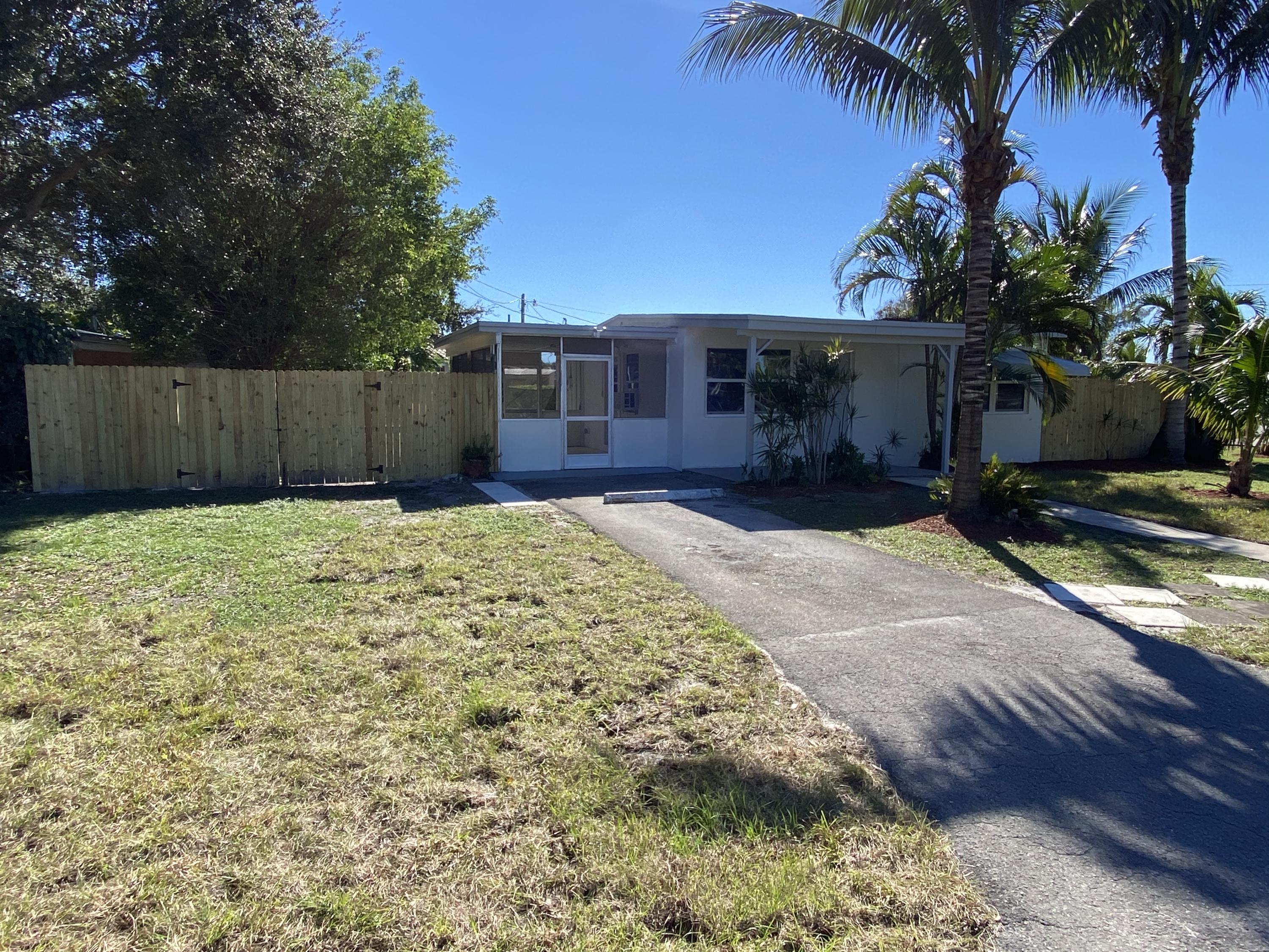 110 Old Spanish Trail Lake Worth, FL 33462 - Photo 18 of 20 Exterior Front