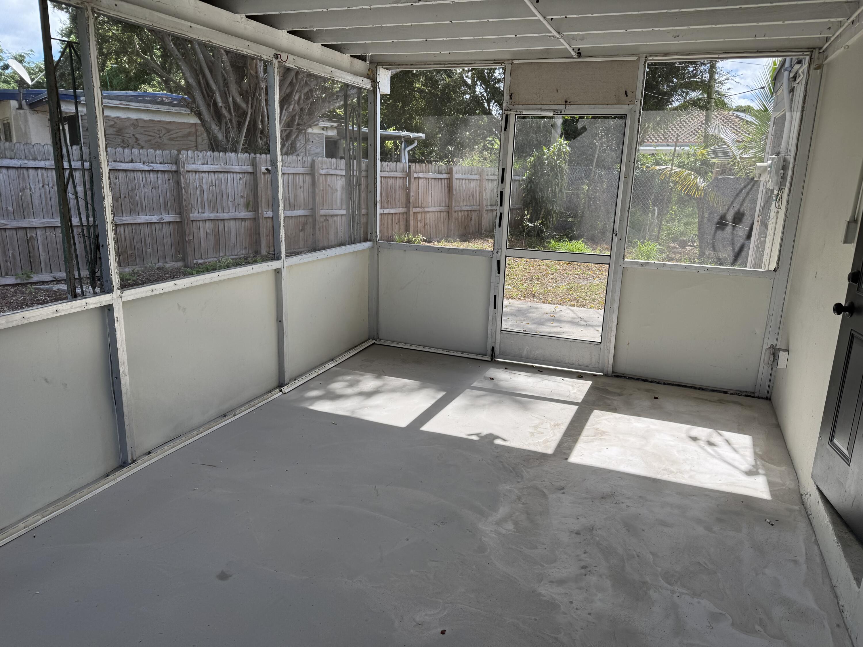 110 Old Spanish Trail Lake Worth, FL 33462 - Photo 19 of 20 Screened Patio