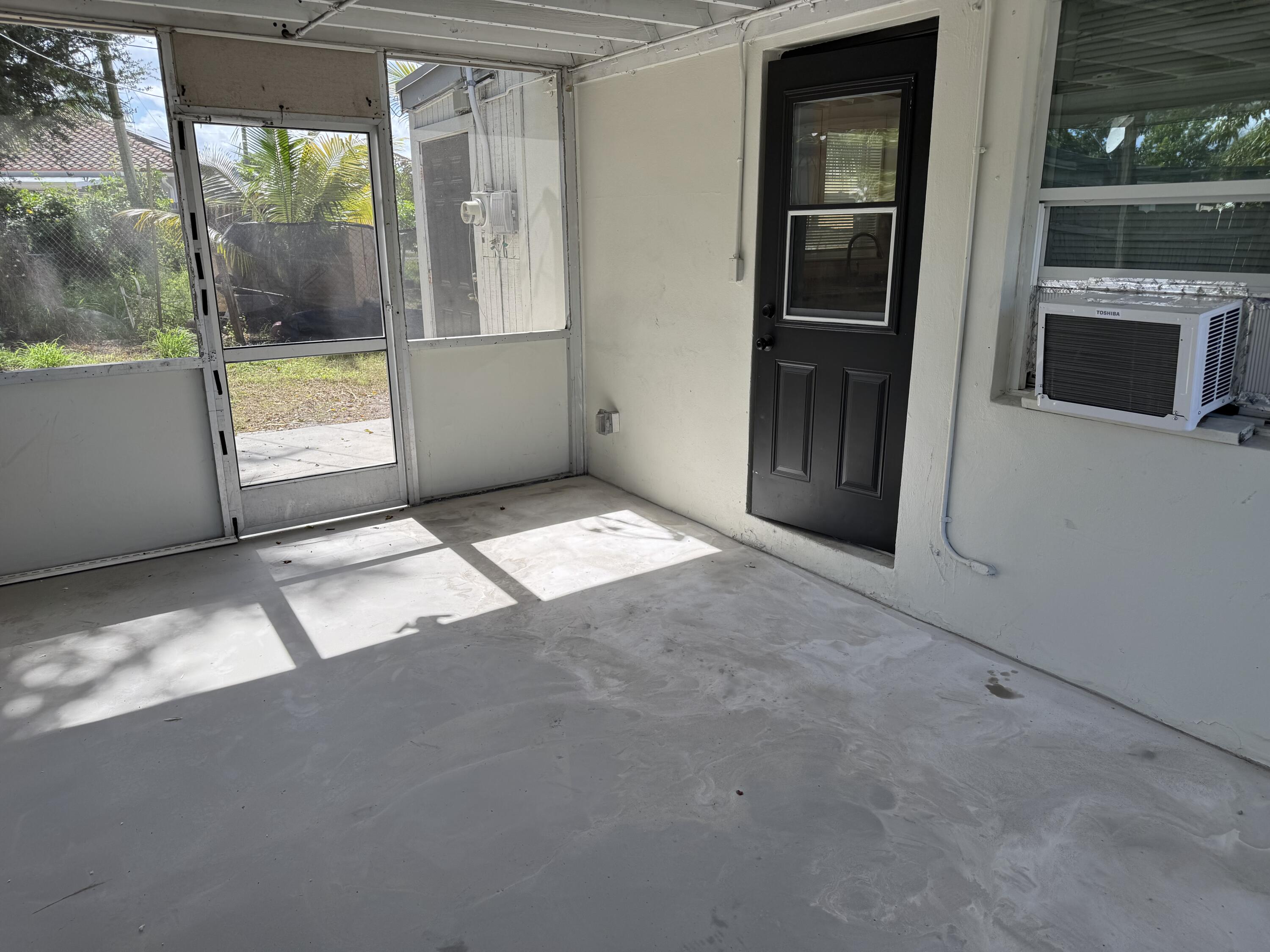 110 Old Spanish Trail Lake Worth, FL 33462 - Photo 20 of 20 Screened Patio