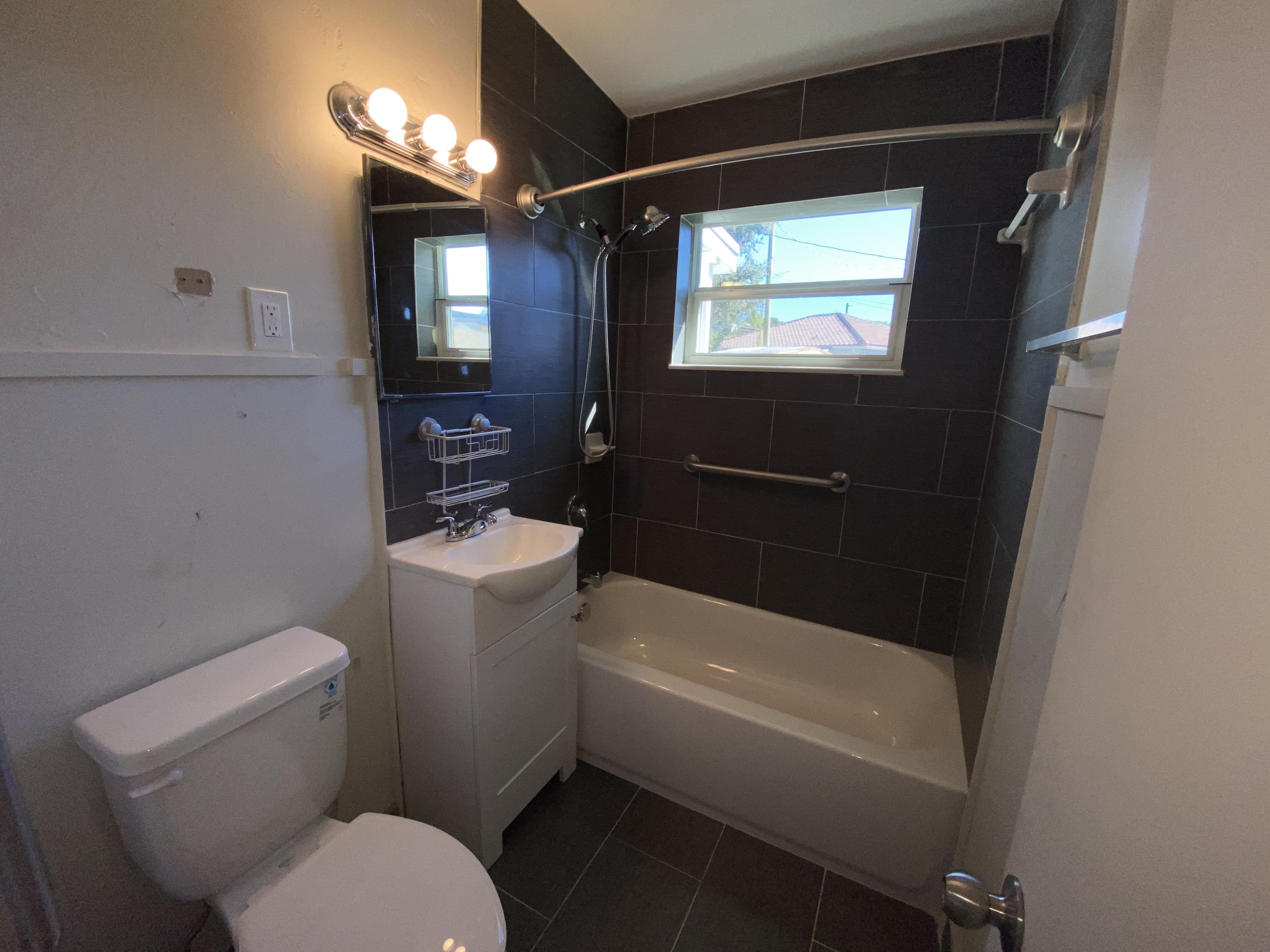 110 Old Spanish Trail Lake Worth, FL 33462 - Photo 8 of 20 Bathroom Area