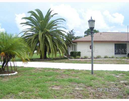1101 Poinciana Road Venice, FL 34293 - Photo 2 of 10 Exterior Front