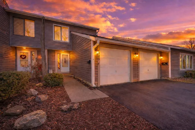 $265,000 | 545 Alton Court, Carol Stream, IL 60188