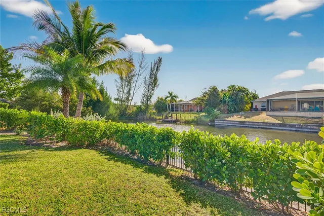 a view of a yard with a fountain
