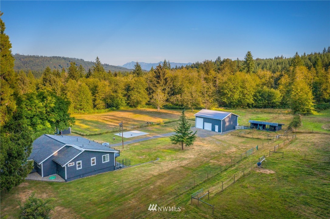 18724 Dubuque Road Snohomish, WA 98290 - Photo 1 of 38 a view of a city