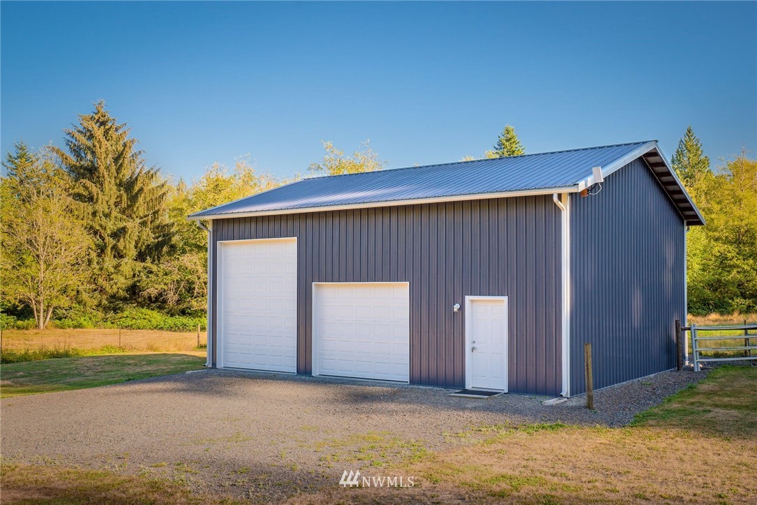 18724 Dubuque Road Snohomish, WA 98290 - Photo 3 of 38 a view of a garage