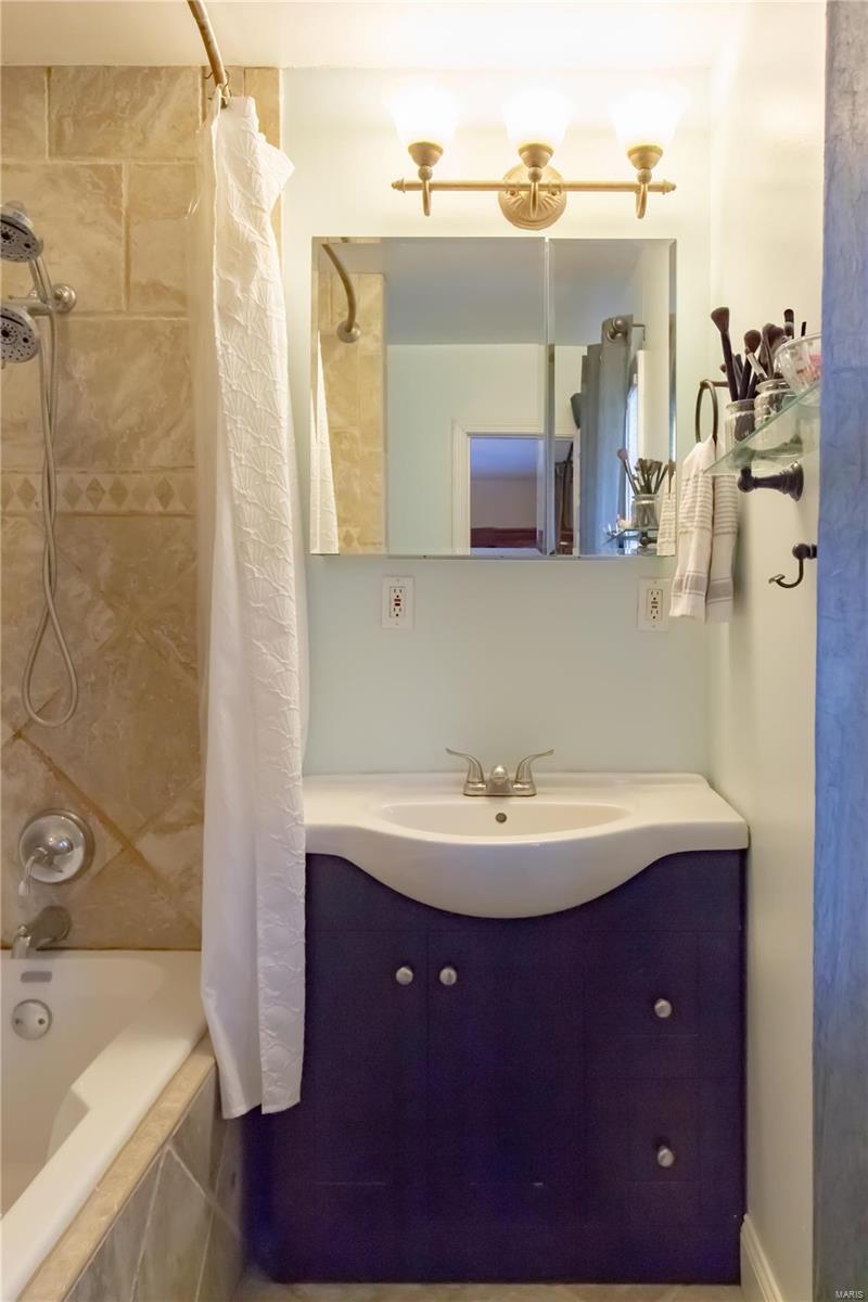 8929 Sappington Road St. Louis, MO 63126 - Photo 15 of 37 Gallery Image 15