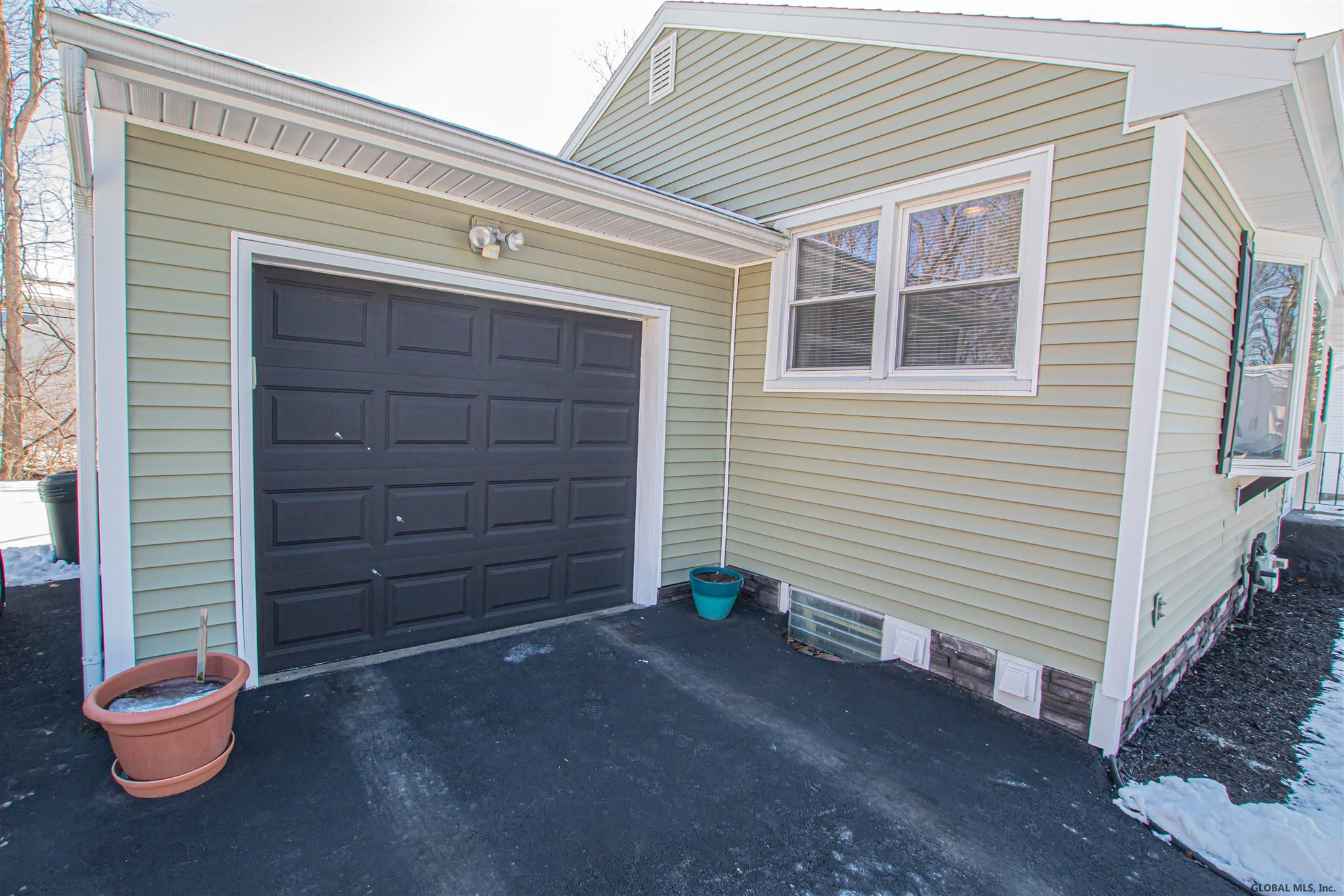 32 Glendale Road Colonie, NY 12110 - Photo 3 of 26 Photo 3