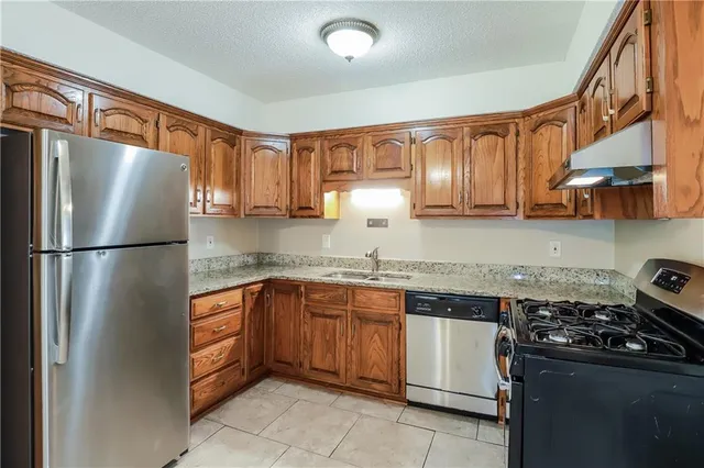 $1,755 | 17816 East Greentree Avenue, Independence, MO 64057