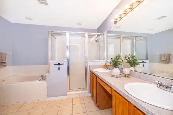 $560,000 | 2591 Dover Glen Circle, Orlando, FL 32828