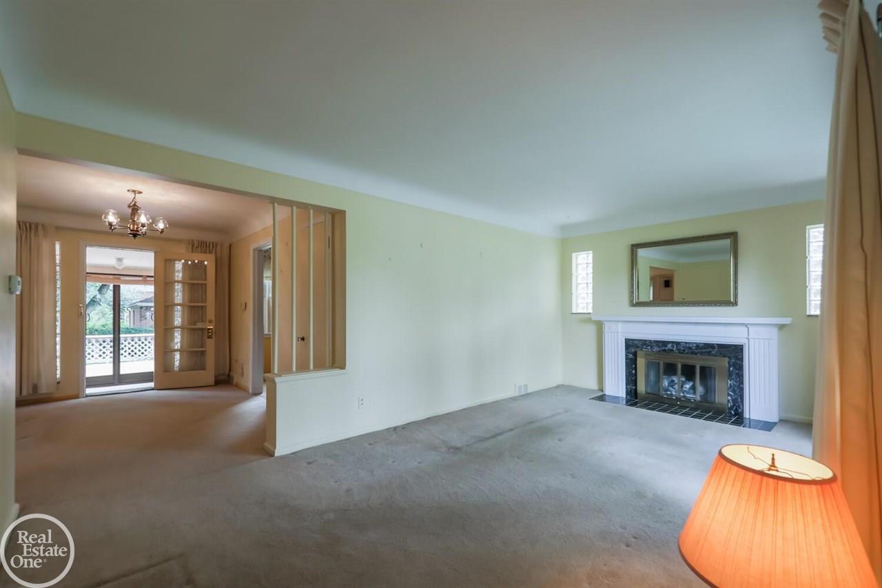 444 Moross Road Grosse Pointe, MI 48236 - Photo 4 of 22 50055925-3.JPG