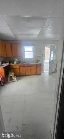 a view of a livingroom with furniture