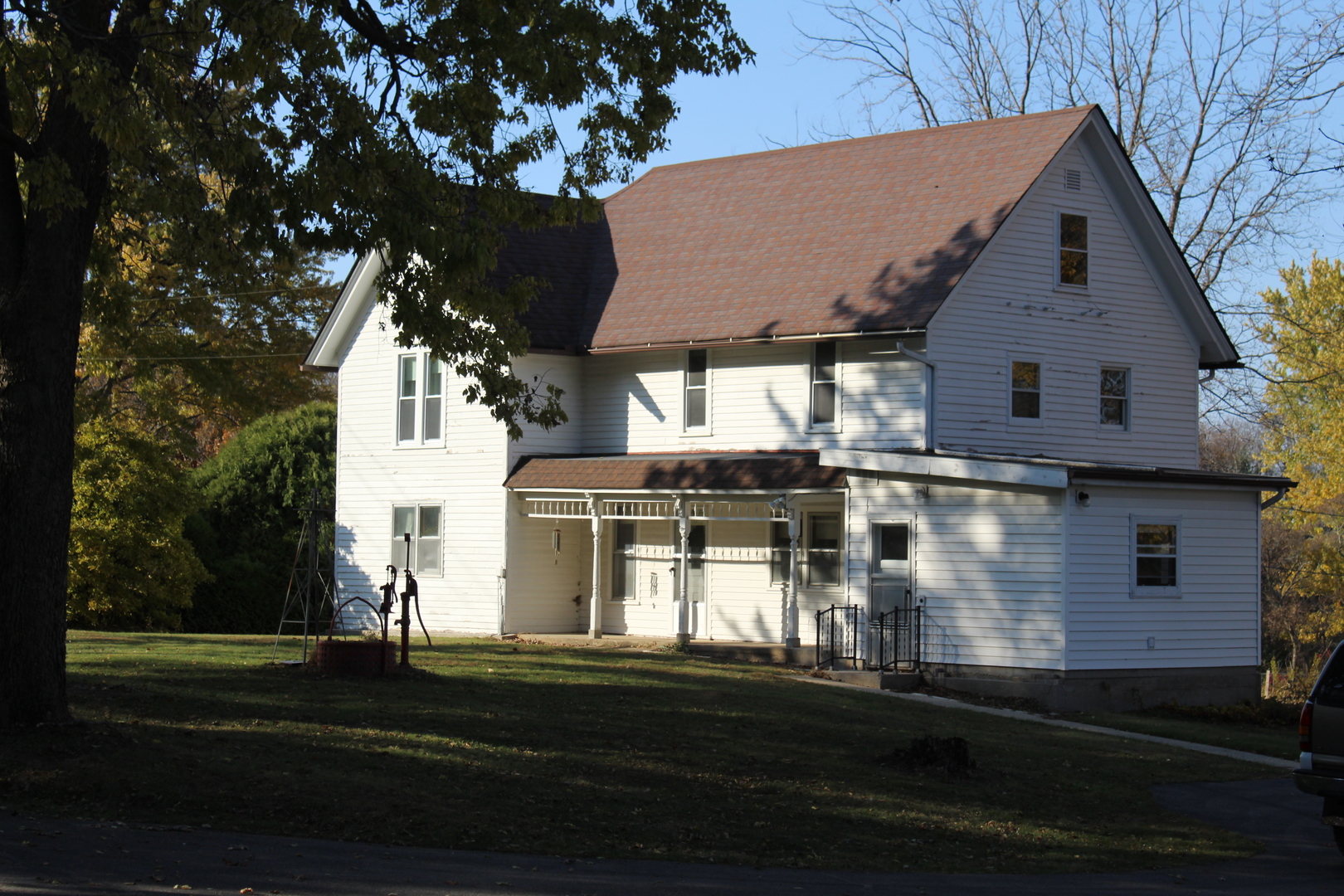 9729 Beaver Valley Road Belvidere, IL 61008 - Photo 13 of 39 a front view of a house with a yard