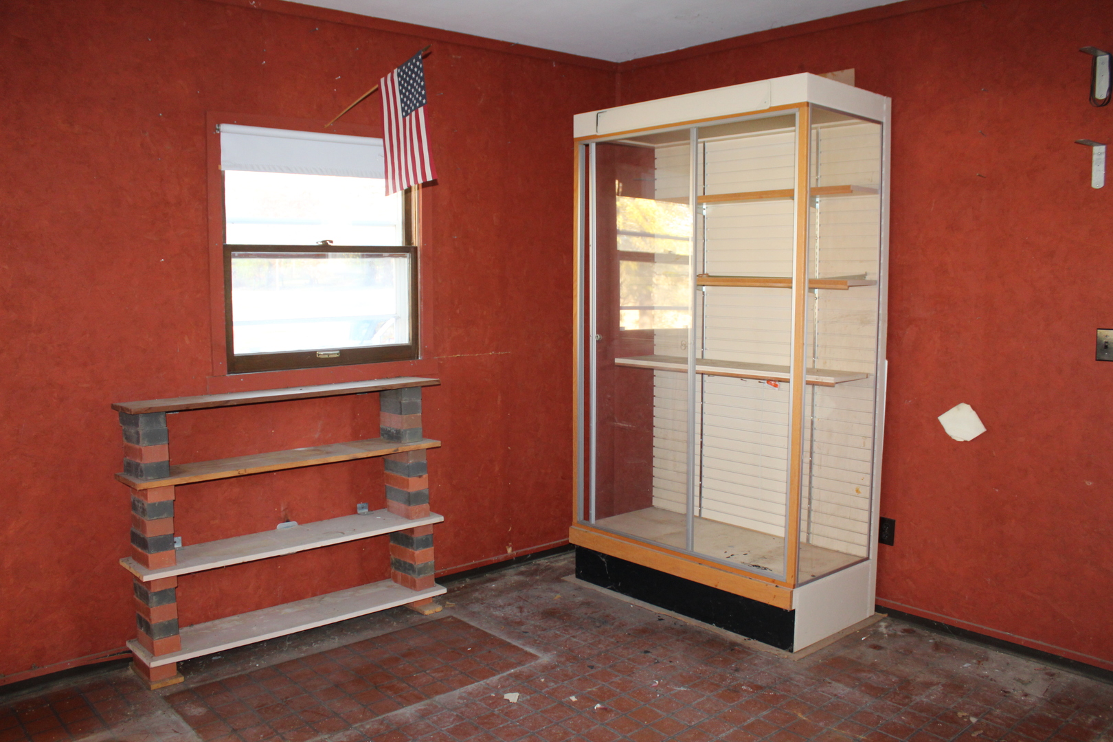 9729 Beaver Valley Road Belvidere, IL 61008 - Photo 23 of 39 an empty room with window