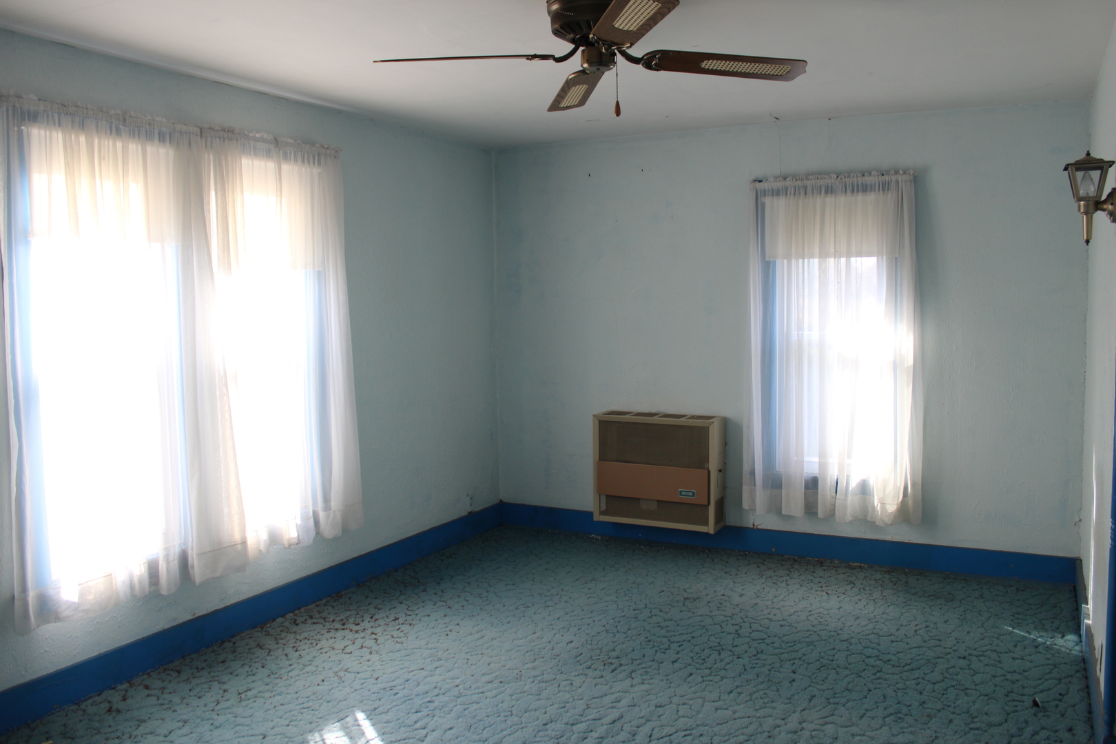 9729 Beaver Valley Road Belvidere, IL 61008 - Photo 25 of 39 an empty room with a window