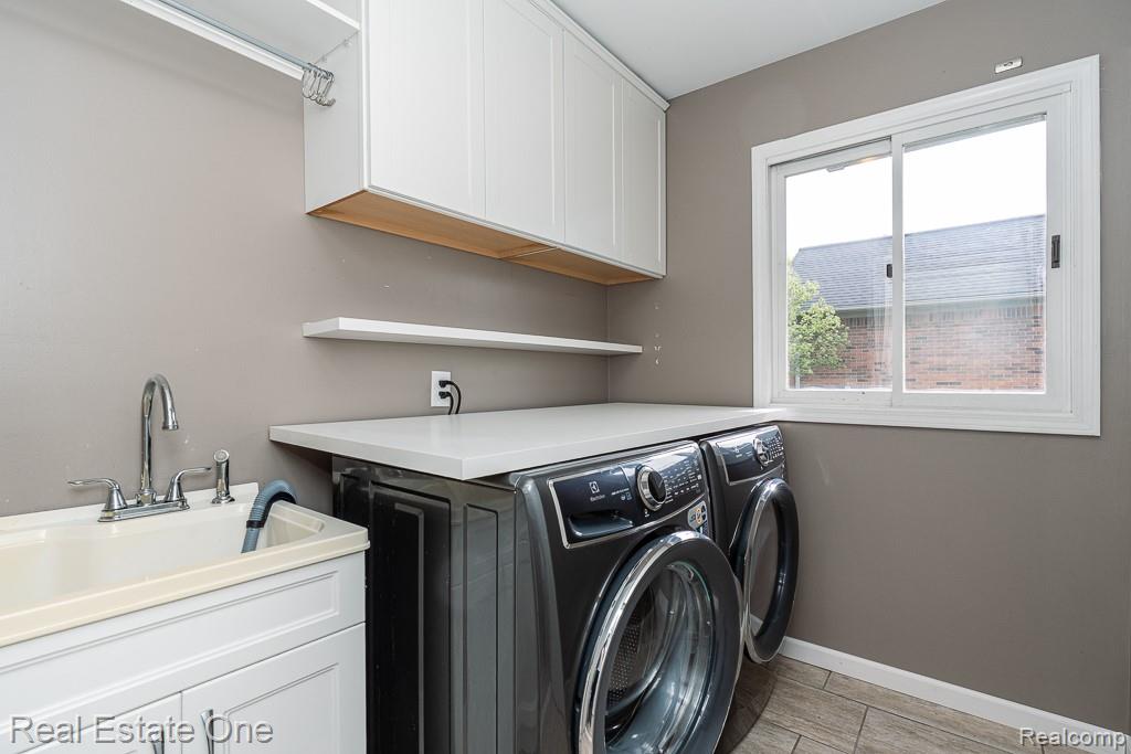 1323 Bembridge Drive Rochester, MI 48307 - Photo 14 of 33 First-floor laundry