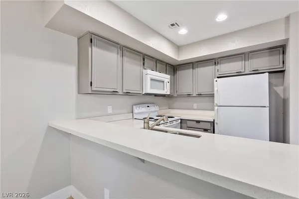 $1,200 | 2220 Pine Breeze Lane, Unit 101, Las Vegas, NV 89119