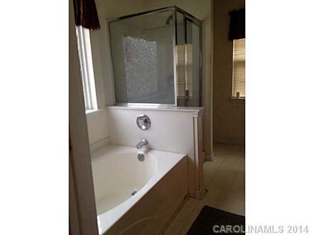 3334 Nevin Brook Road Charlotte, NC 28269 - Photo 8 of 9