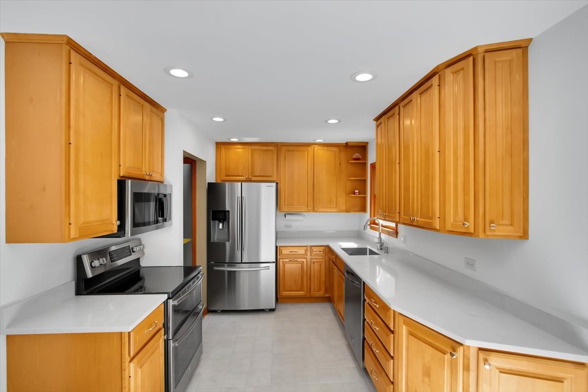 31471 North Ranch Road Grayslake, IL 60030 - Photo 9 of 31 Gallery Image 9