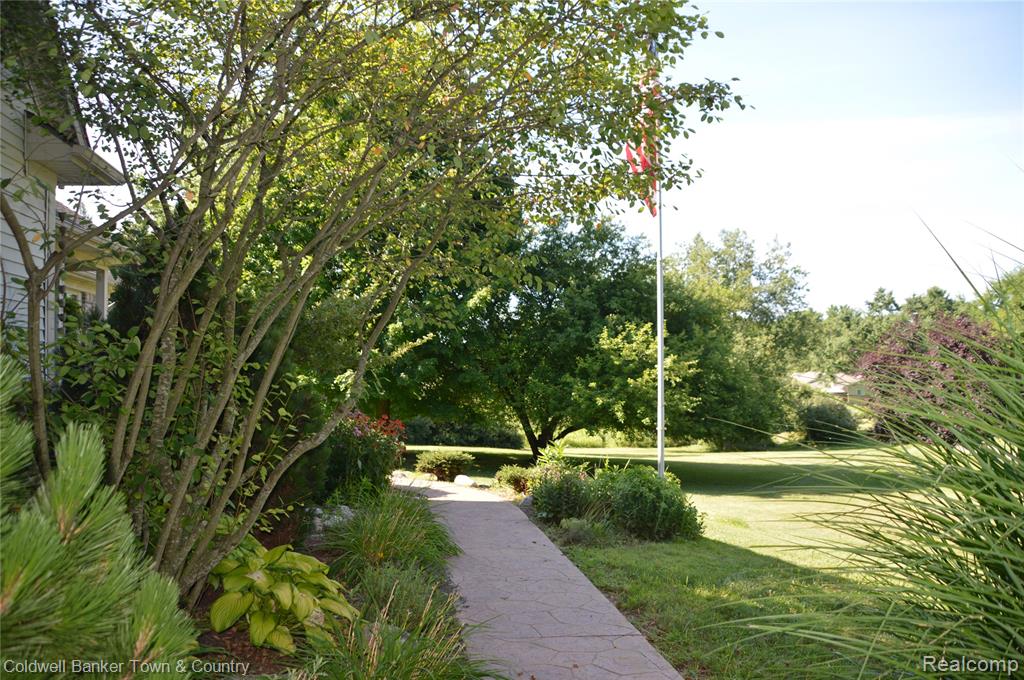 1355 South Maxfield Road Brighton, MI 48114 - Photo 4 of 70 Gallery Image 4