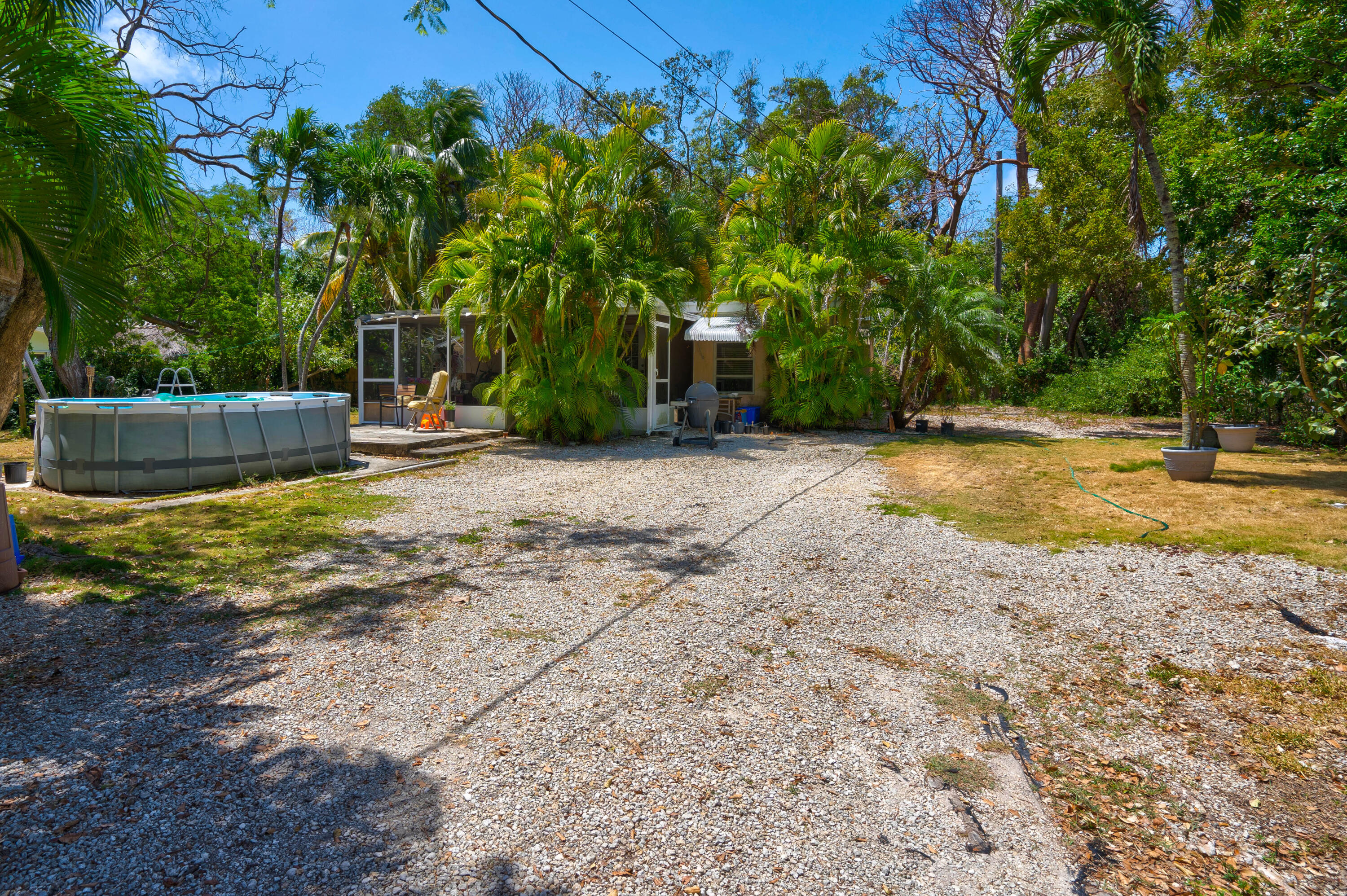 1007 Gibraltar Road Key Largo, FL 33037 - Photo 8 of 20 Driveway