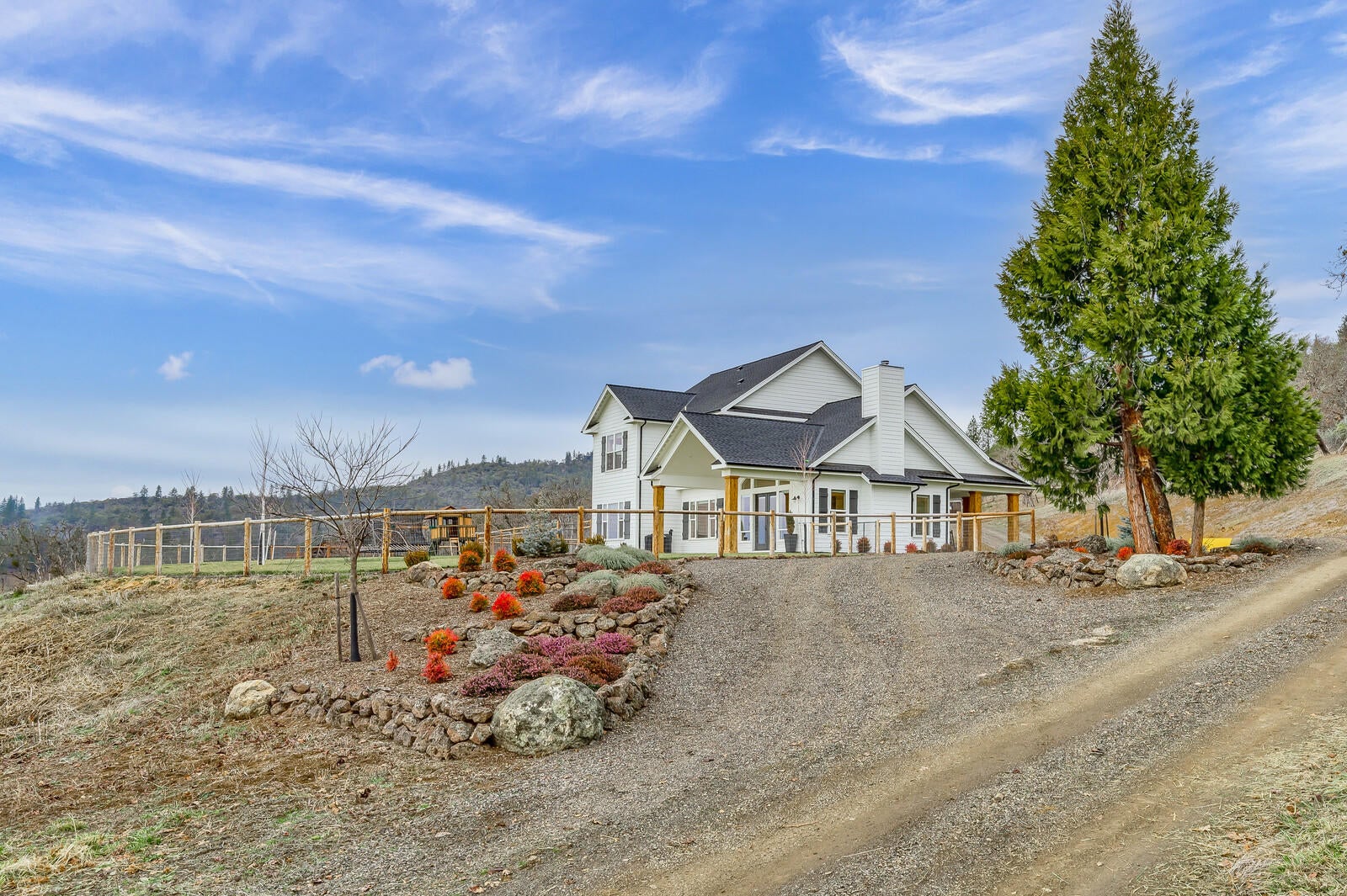 3043 Brophy Road Eagle Point, OR 97524 - Photo 4 of 68 08_BR_8_mls