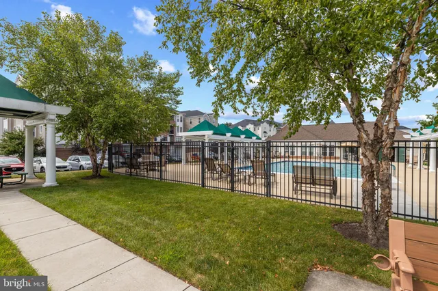 $420,000 | 6155 Shadywood, Unit 204, Elkridge, MD 21075