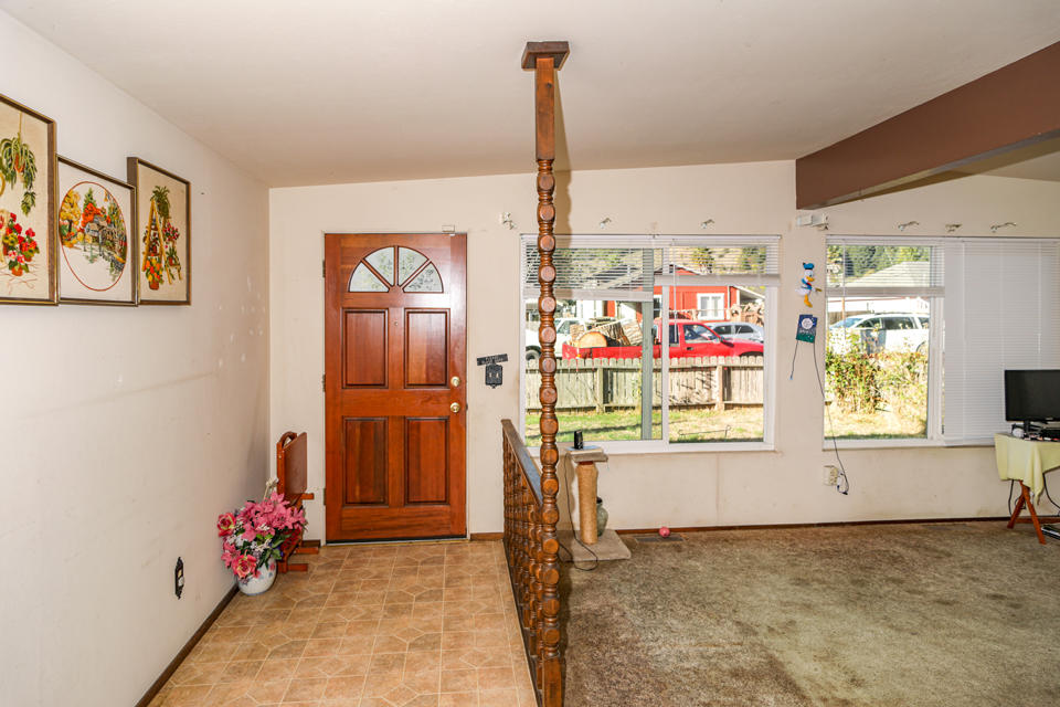 506 4th Avenue Rio Dell, CA 95562 - Photo 2 of 25
