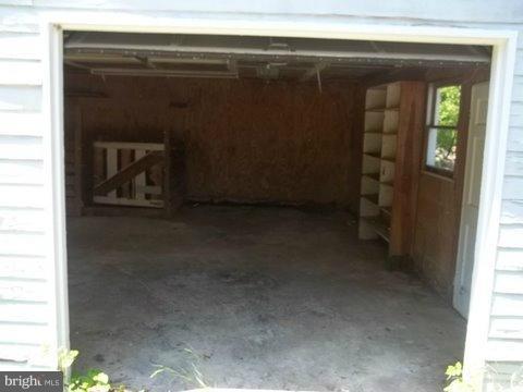 657 Herald Harbor Road Crownsville, MD 21032 - Photo 12 of 21 Garage