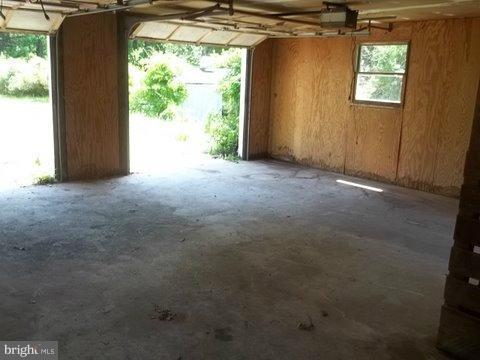 657 Herald Harbor Road Crownsville, MD 21032 - Photo 8 of 21 GARAGE 1